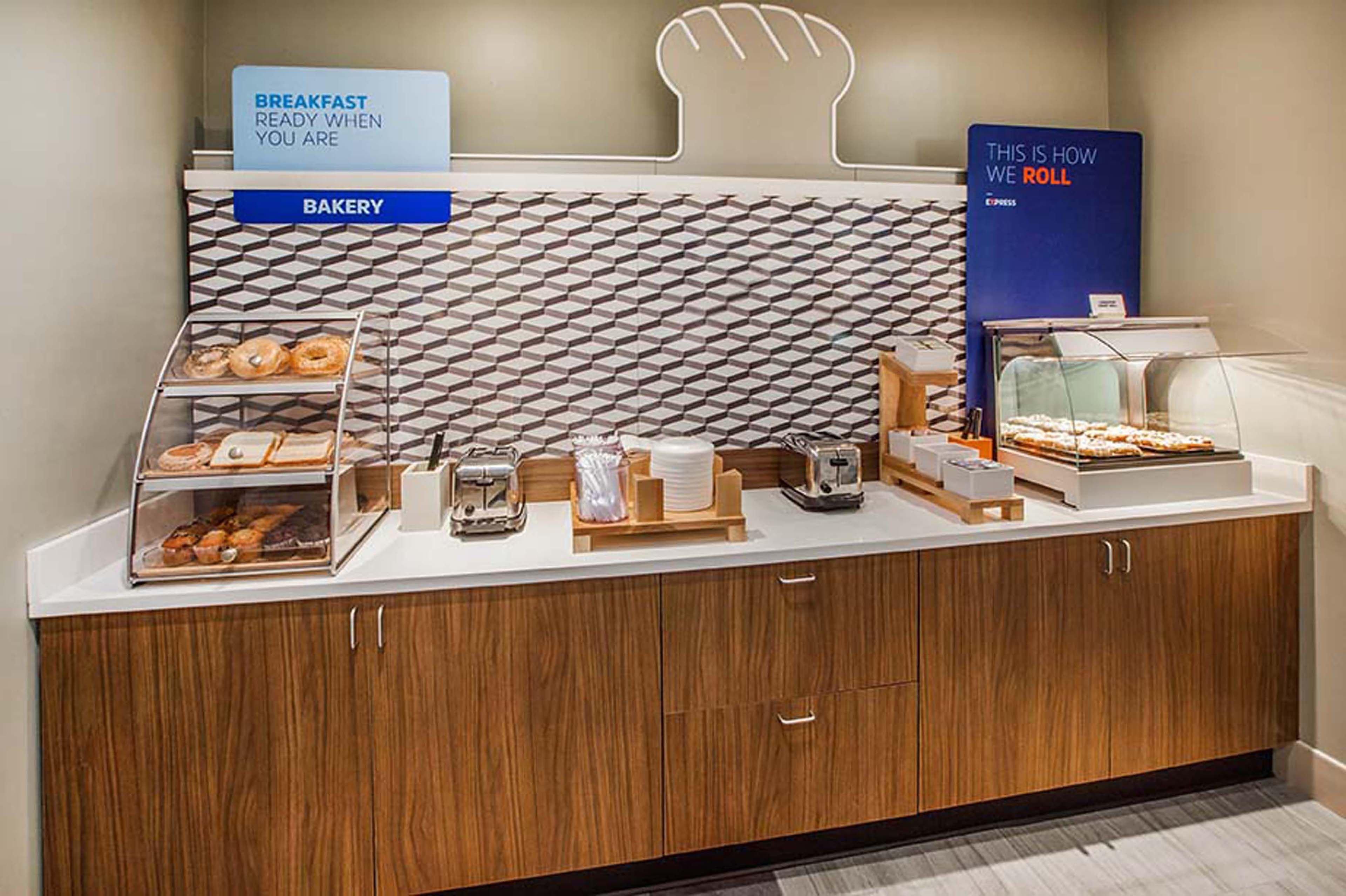 Holiday Inn Express Cincinnati West By Ihg Dent Exteriör bild